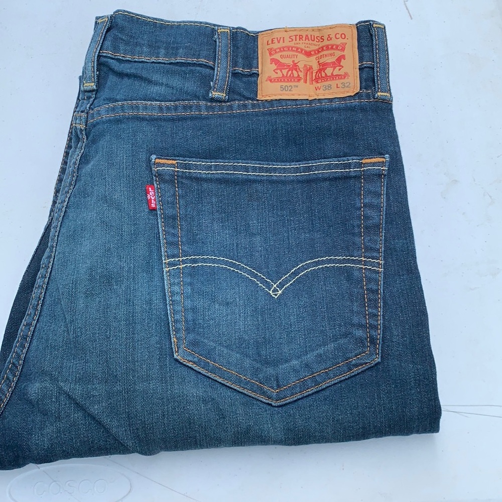Men Levi Jean size 38x32 style 502